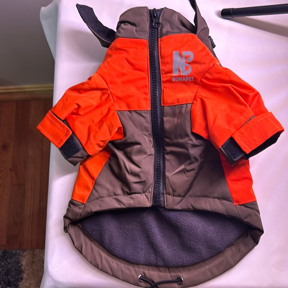 XL: Chest: 25”, Length: 15”, Neck: 17” Med: Chest: 20”, Length: 11”, Neck: 14”